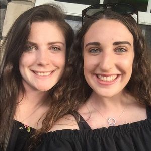 Meet your Posher’s, Jillian & Megan